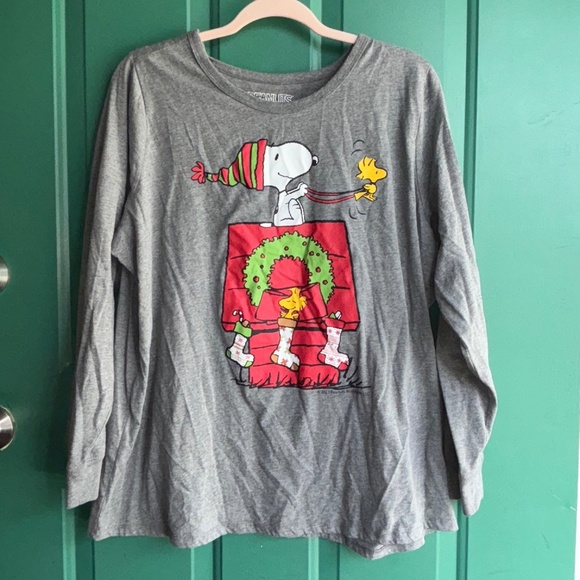 Peanuts size 2x snoopy Christmas top - Picture 1 of 5